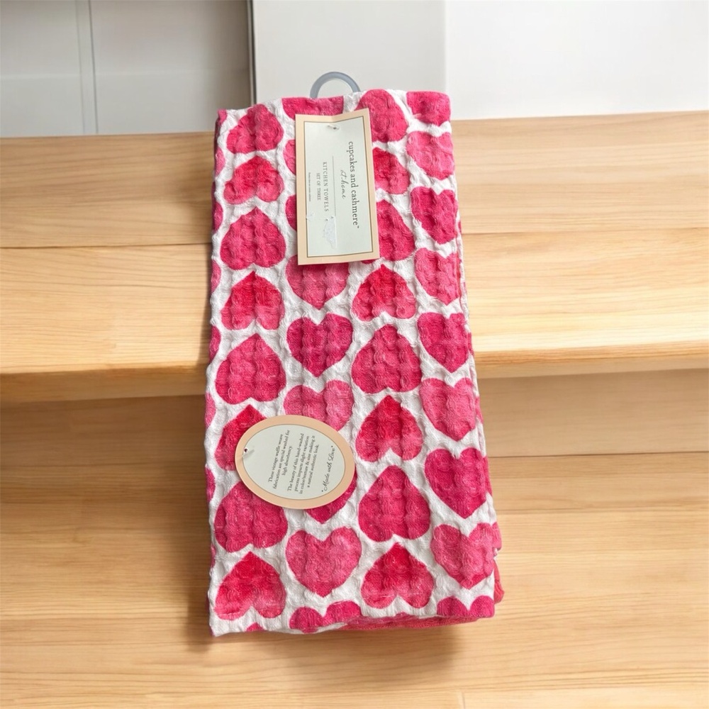 NEW Cupcakes and Cashmere Pink Heart Set of 3 Kitchen Towel Set Valentine's Day